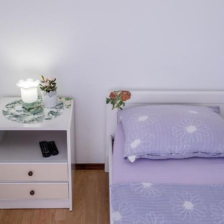 Apartments Makaus Supetarska Draga Ngoại thất bức ảnh