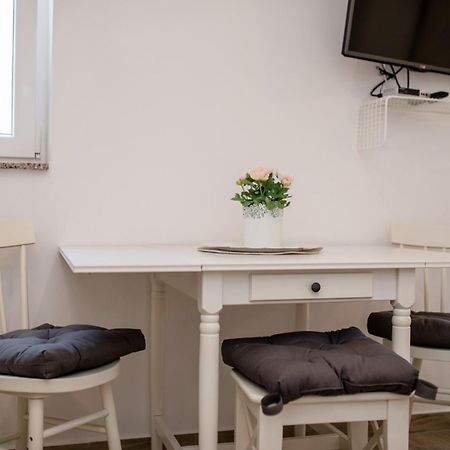 Apartments Makaus Supetarska Draga Ngoại thất bức ảnh