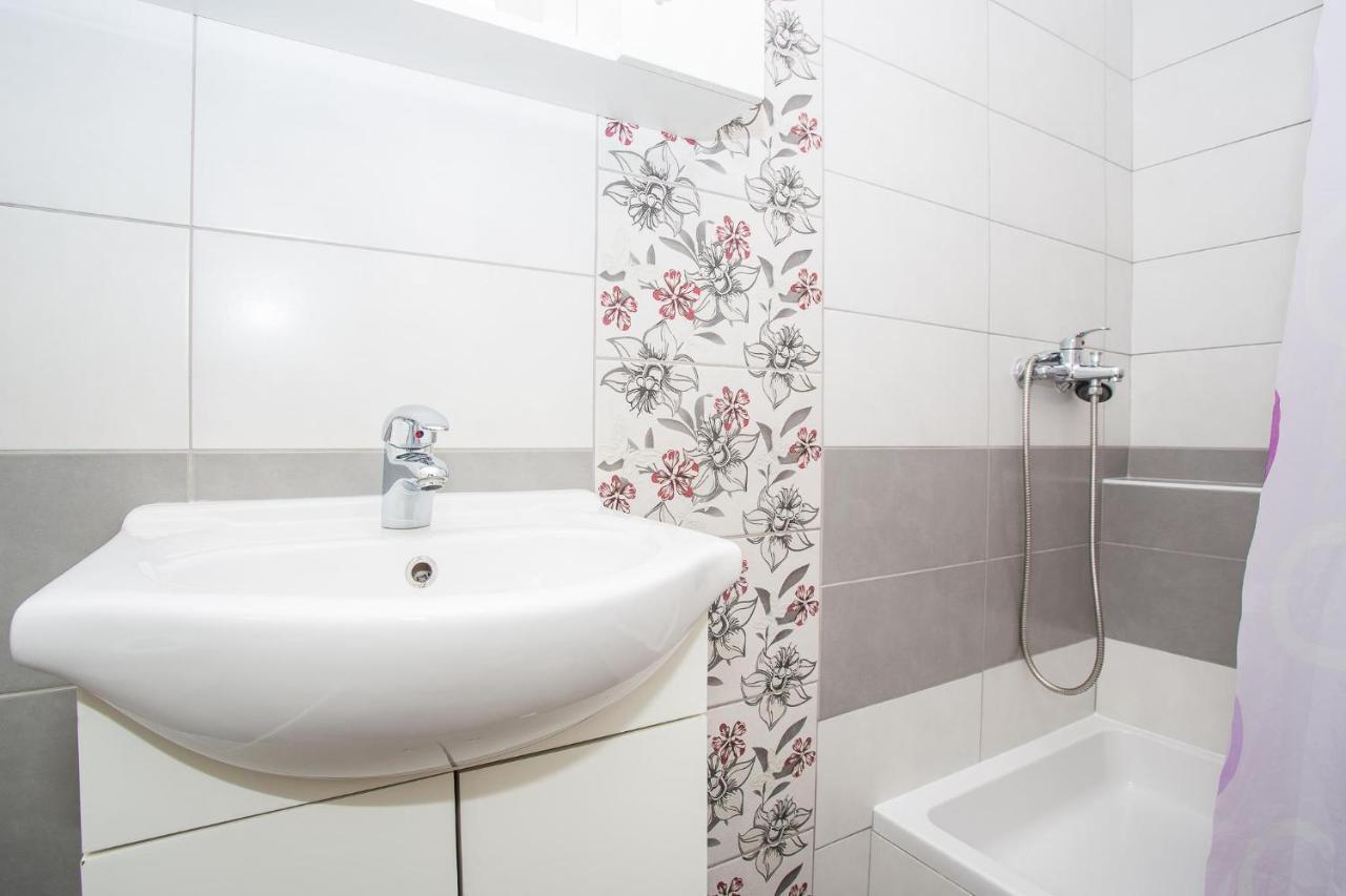 Apartments Makaus Supetarska Draga Ngoại thất bức ảnh