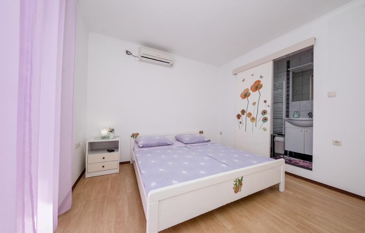 Apartments Makaus Supetarska Draga Ngoại thất bức ảnh