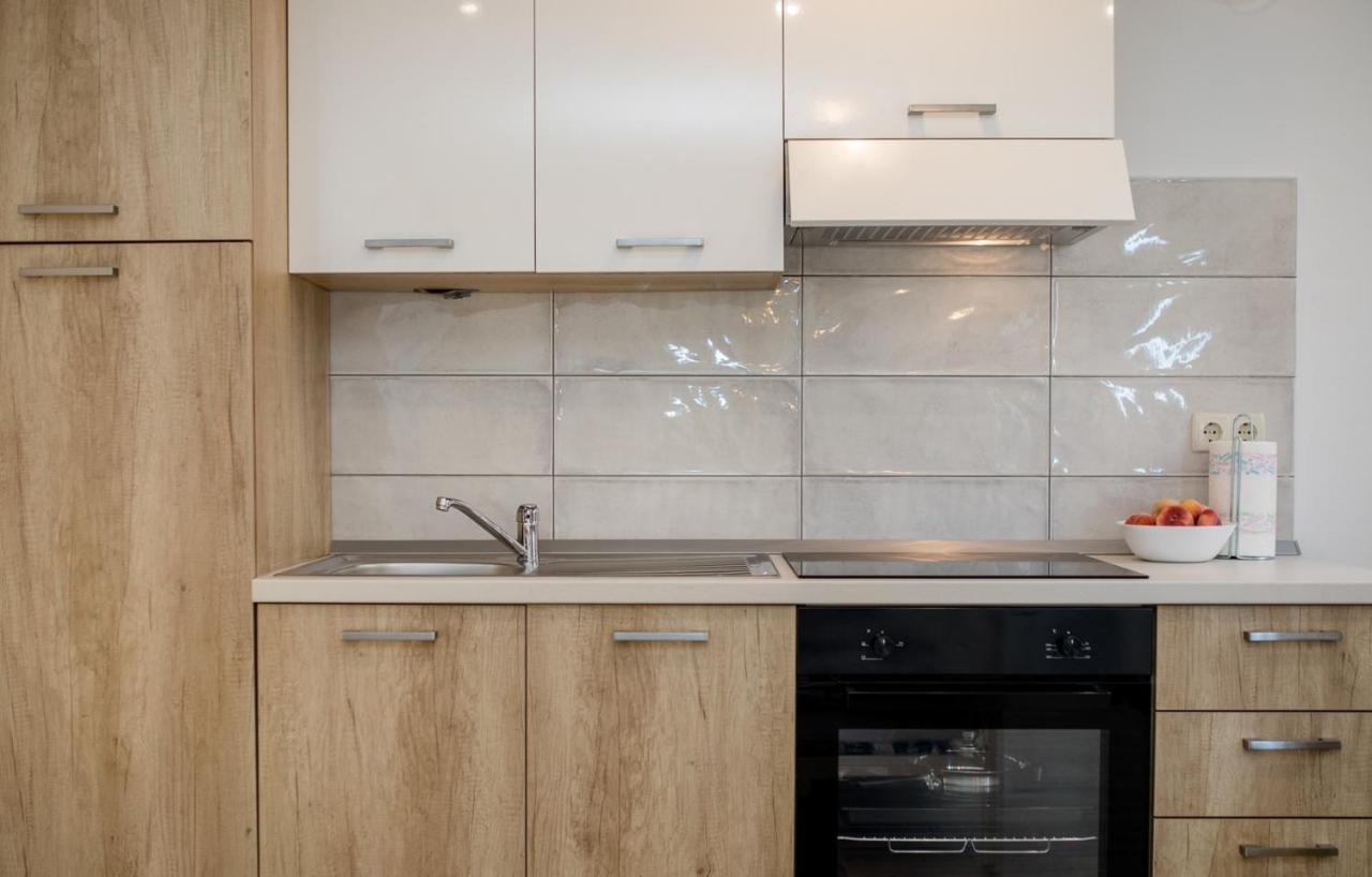 Apartments Makaus Supetarska Draga Ngoại thất bức ảnh