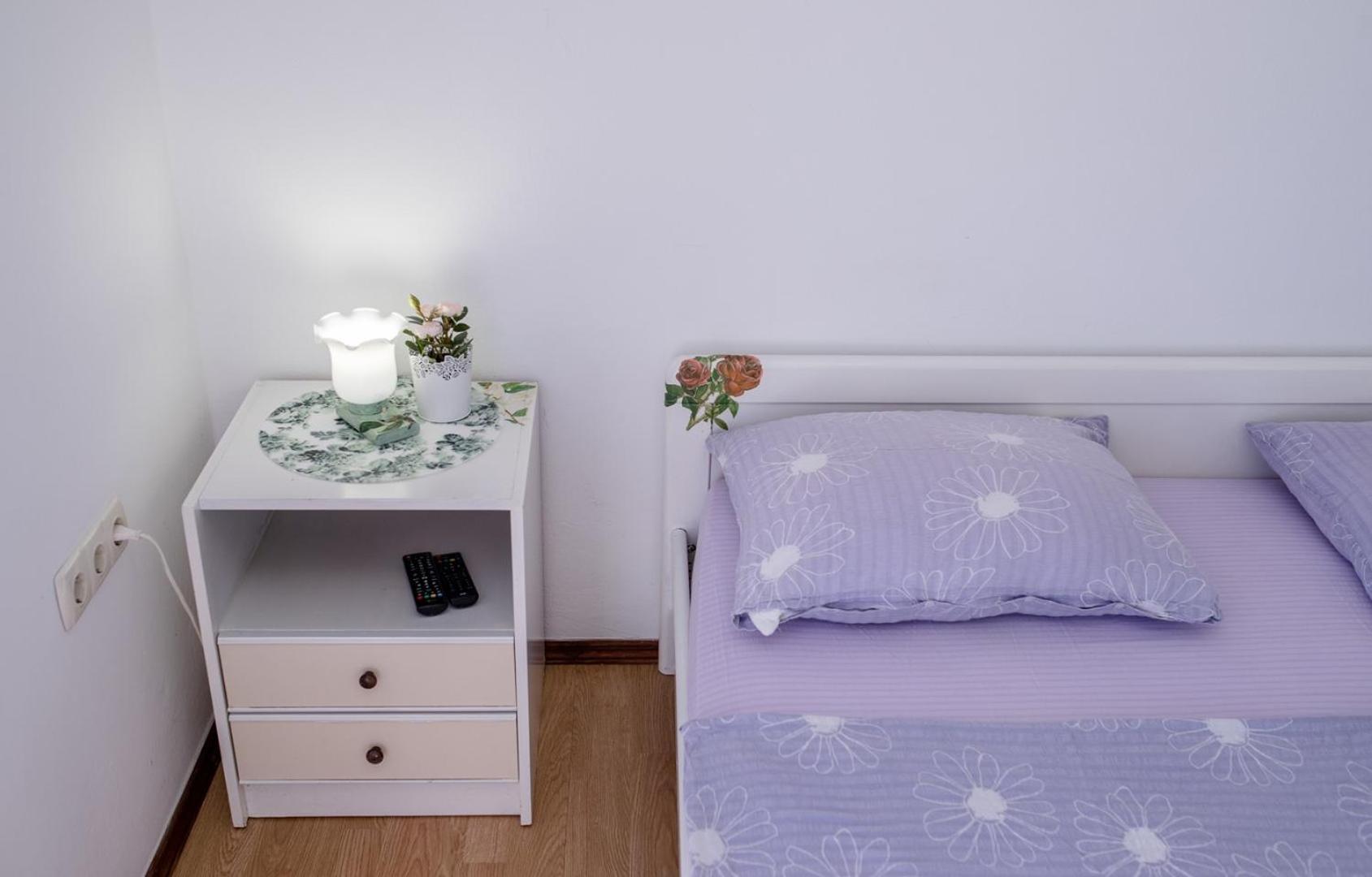 Apartments Makaus Supetarska Draga Ngoại thất bức ảnh