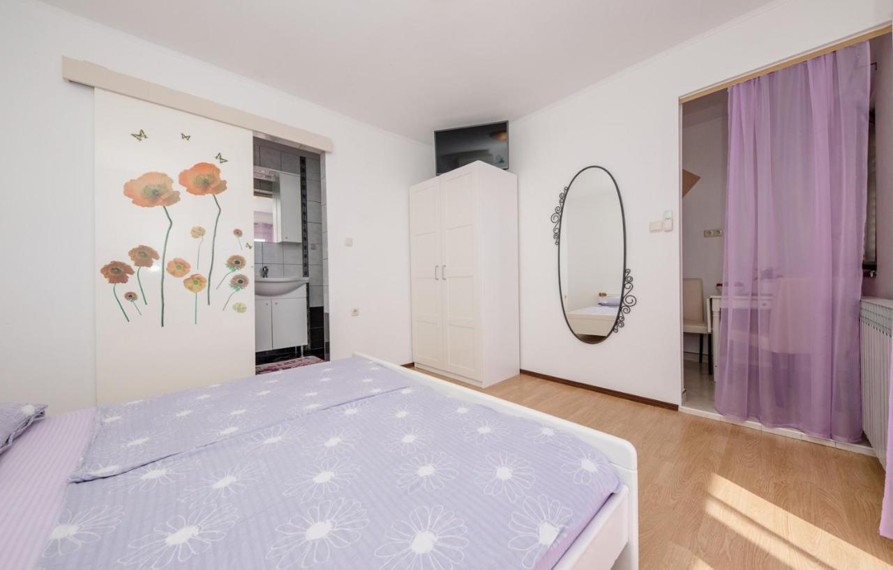 Apartments Makaus Supetarska Draga Ngoại thất bức ảnh