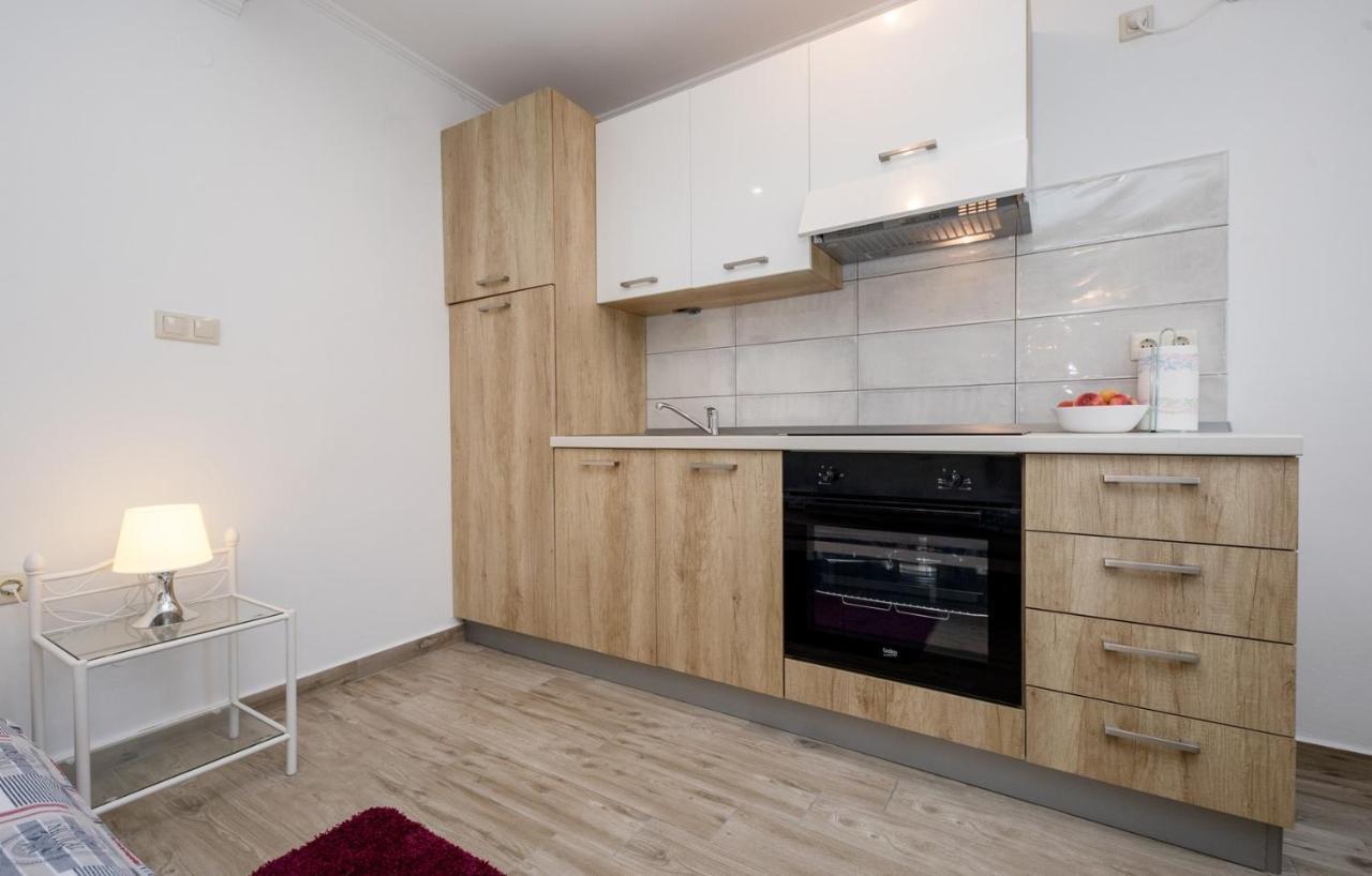 Apartments Makaus Supetarska Draga Ngoại thất bức ảnh